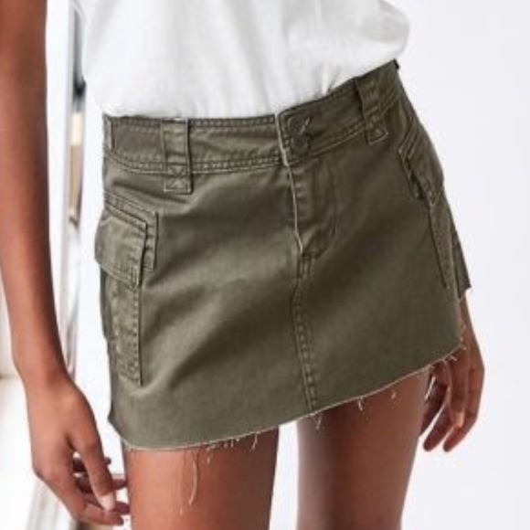 Urban Outfitters Dresses & Skirts - NWT XS Urban Outfitters Green Cargo Skirt